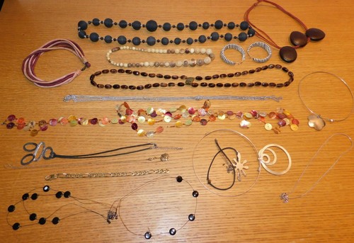 Lot bijoux collier divers - bijoux,