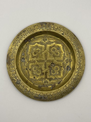 Plateau rond doré assiette - /,