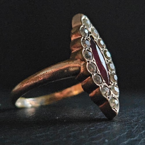 Bague marquise longue pierre