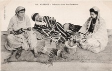 CARTE POSTALE ALGERIE / INDIGENES DANS LEUR INTERIEUR