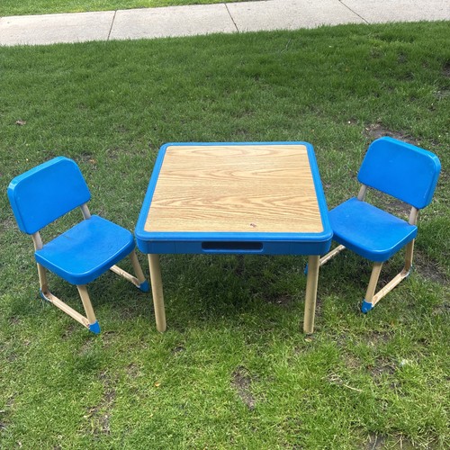 Fisher price child table - child’s,