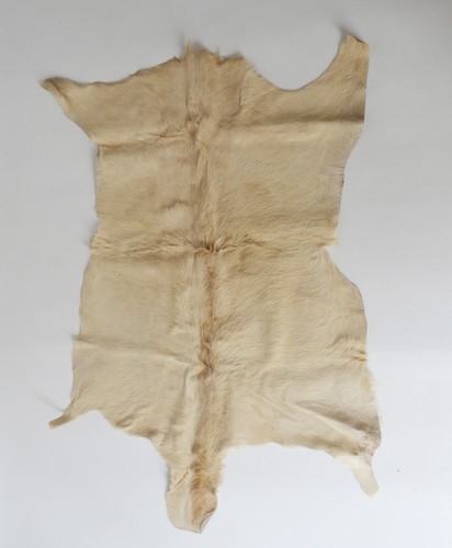 Tapis fourrure peau chevre - peau,
