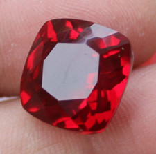 Coussin rubis rouge sang du Mozambique 81,05 ct, taillé pierre précieuse en v...
