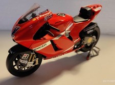 MINICHAMPS 1:12   DUCATI DESMOSEDICI  GP8  .  CASEY STONER  .  MOTOGP 2008