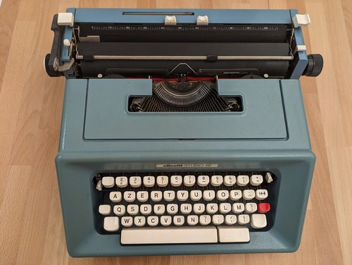Authentique machine écrire - authentique, à