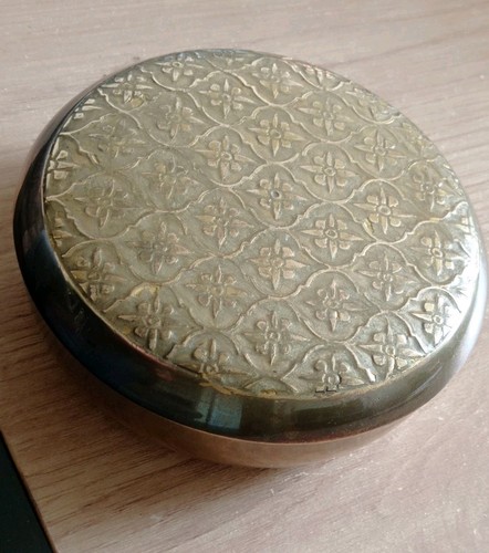 Boîte ronde ancienne - , laiton