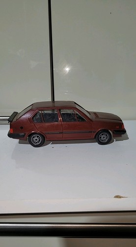 Voiture miniature volvo 360 - voiture,