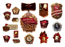 Lot de 16 insignes pin's vintage médaille, communiste Lénine, faucille de...