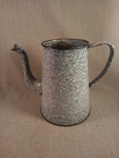 Ancien pichet en tole emailée, Broc en métal vintage du XXe siècle