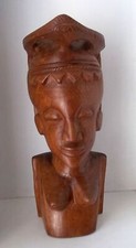 Grande sculpture en bois rouge