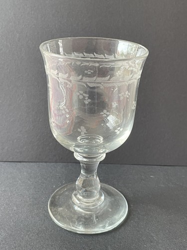 Ancien verre pied gravé - ancien,