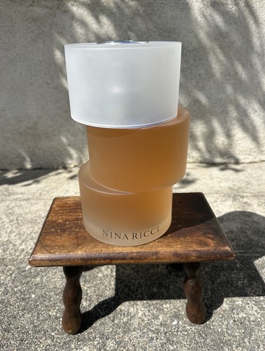Parfum factice géant