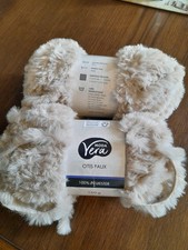 2 pelotes de laine, faux