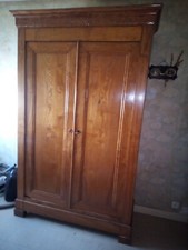 Armoire en bois massif –