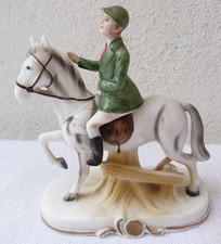 CAVALIER SUR SON CHEVAL