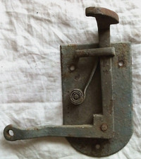 ANCIEN LOQUET DE PORTE OU DE GRANGE EN FER FORGÉ VENDU DANS L'ETAT