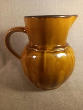 Pichet vintage en céramique émaillée de couleur ocre, broc en grès rétro