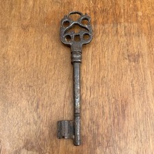 Clé en fer forgé XVIIe L9301