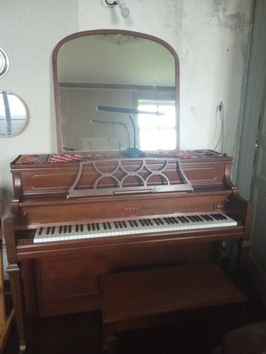 Tres beau piano - tres, en
