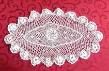 NAPPERON  FAIT MAIN CROCHET FIL FIN OVALE 17CMX30 HELICE OVALE