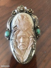 grand pendentif tête indien sculpté os de buffle sur argent repoussé