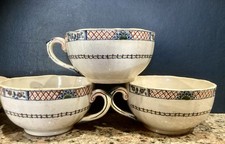 4 anciennes tasse à thé ou