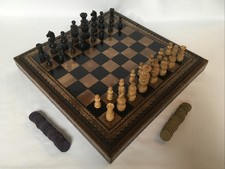 Ancien JEU D’ÉCHECS et DAMES en CUIR et BOIS avec Rangement Pions en Intérieur