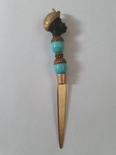 SUPERBE  ET  TRES ANCIEN  COUPE PAPIER  - ART  AFRICAIN - LAITON  ET PERLES -