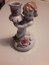 ANGE PORTE BOUGIE EN PORCELAINE ÉMAILLÉE TAMPON AU DOS ANCIEN