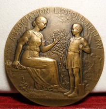 1930s 50mm medal ART DECO BY DESVIGNES Leopold Bellan association 