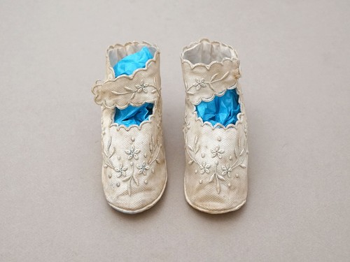 Anciennes chaussures bébé