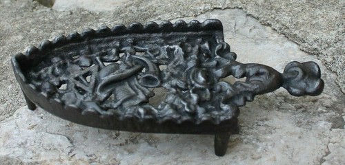 Old iron rest - rest, cast