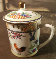 Tasse couverte en porcelaine – Chine – Décor polychrome au coq et fleurs – XXᵉ
