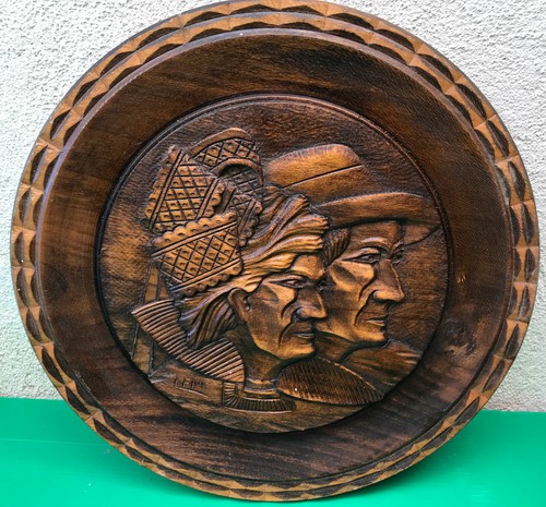 Assiette bretonne bois femme - assiette,