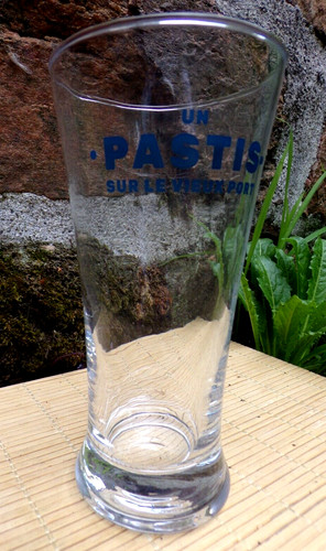 Pastis sur vieux - un, port
