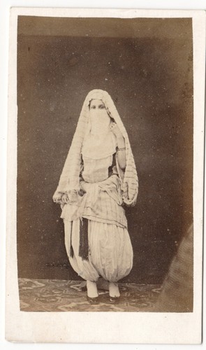 Mauresque algérienne voilée