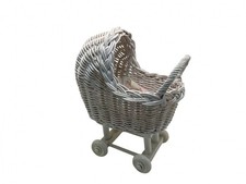 Poussette de poupée en bois