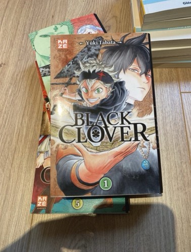 Black clover lot - clover, tomes