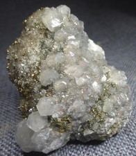 Mineraux Pyrite calcite ,  Maroc 226 gr 7  x  6 cm