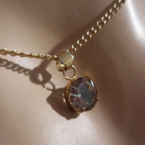 Collier pendentif saphir blanc