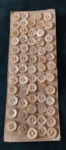 Plaque soixante boutons - soixante, un