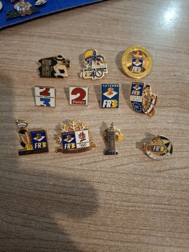 Lot pin france 2 3 - pin's,