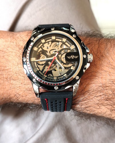 Montre squelette automatique