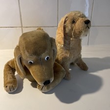 DEUX ANCIENS CHIENS EN PELUCHE
