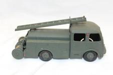 VEHICULE MINIATURE MILITAIRE DINKY TOYS MECCANO FRANCE BERLIET 1er SECOURS 32E