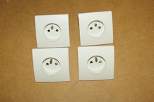 lot 4 Prise électrique murale