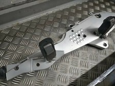 Platine repose pied droit de