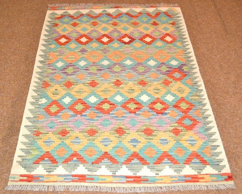 Tapis kilim oriental - oriental, À