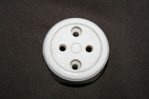 Prise ancienne porcelaine - ancienne, en