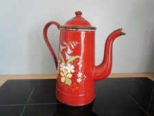Ancienne cafetière en tôle émaillée Marron  Décor floral en relief